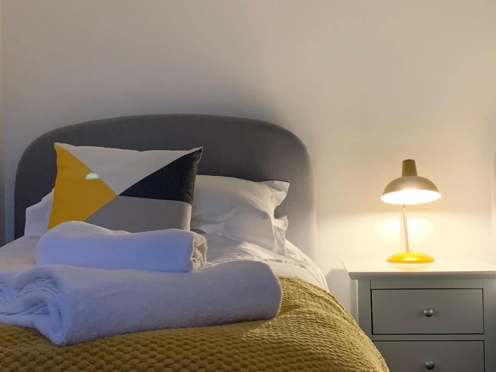 Retro Retreat, Sea View, Free Parking & Ev Plug-In Βίλα Γουίτμπι Εξωτερικό φωτογραφία